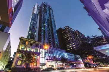 هتل Oaks Brisbane On Charlotte Suites