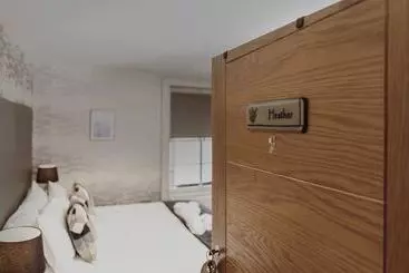 Hotel The Tower Gastro Pub & Apartments