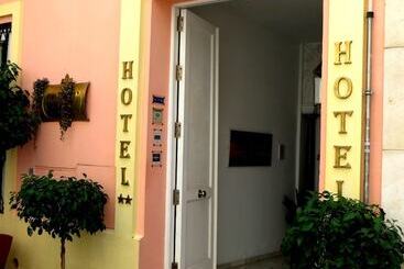 هتل Un Patio Al Sur