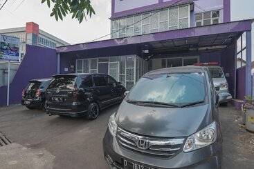 Pensão Reddoorz @ Gatot Subroto Street Bandung 2