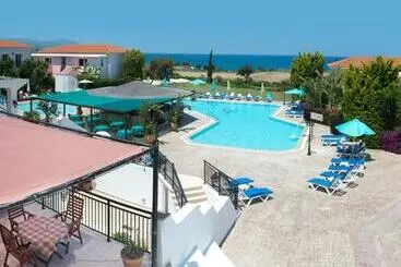 Hôtel Akamanthea Holiday Village