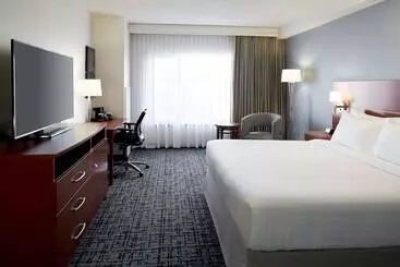هتل Fairfield Inn & Suites By Marriott Montreal Airport