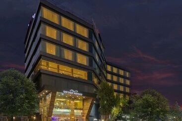 בית מלון כפרי Hrj Sarovar Portico Indore