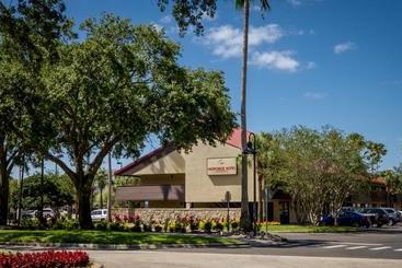 Otel Midpointe  By Rosen S & Resorts