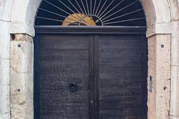 تختخواب و صبحانه Dimora De Matera Luxury Suites