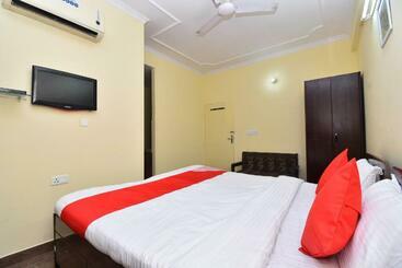 בית מלון כפרי Flagship  Iqra Inn