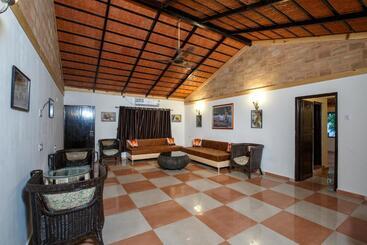 Gir Lions Paw Resort With Swimming Pool