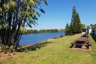 モーテル Moon River Motor Inn