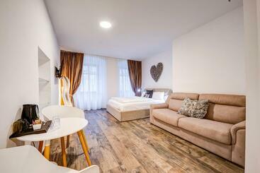 تختخواب و صبحانه Arcadia Rooms