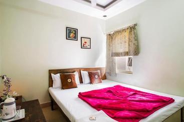 호텔 R K Excellency