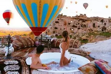 Hotel Seki Cave Suites
