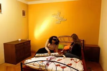 هتل Residence Muzica Bed And Breakfast
