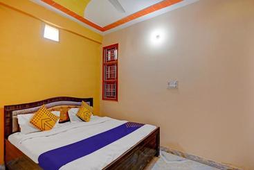 בית מלון כפרי Spot On 79530 Rk Residency