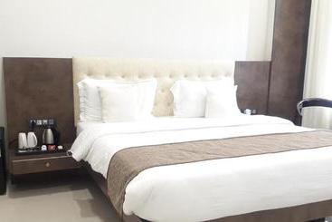 Отель Dewdrop Yashraj