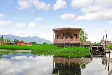 هتل Nairobi Houseboat