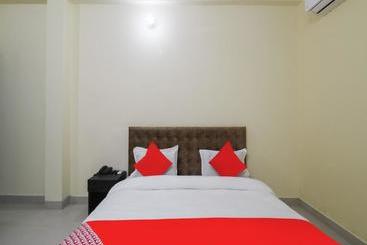 酒店 Oyo 78791 R C Grand