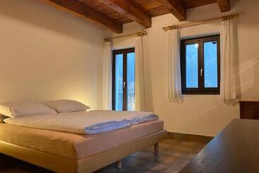 ホテル Osteria Vittoria