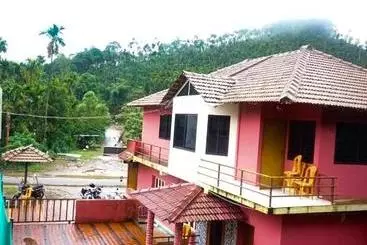 Hotel Vamoose Balgal Homestay