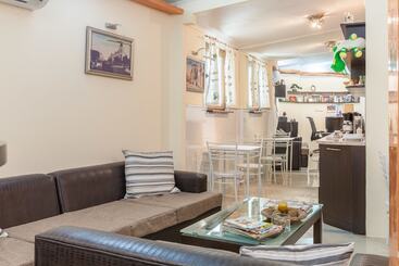 فندق Apart & Rooms Fotinov