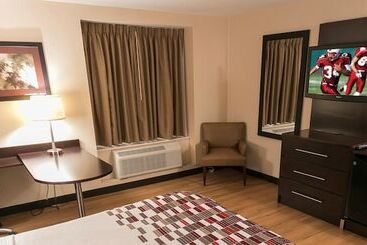 בית מלון כפרי Red Roof Inn Sutton