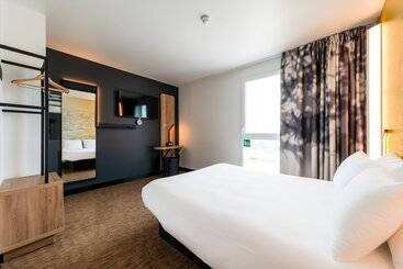 B&b Hotel Le Port Marly Saint Germain En Laye