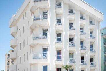 هتل آپارتمان Solemare Hotel E Residence