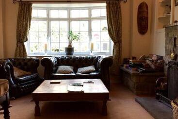 Отель Plumpton Court