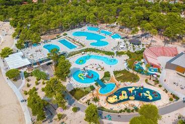 Отель Zaton Holiday Resort