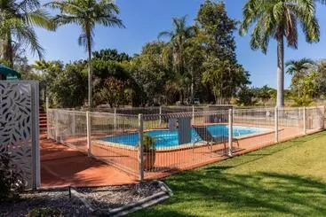 モーテル Benaraby Hilltop Motorinn