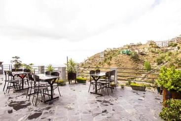 호스텔 Kasauli Residency