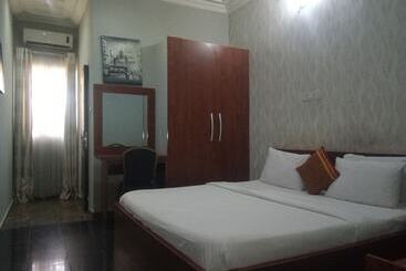 هتل Bjorne Classic Suites