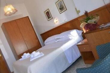 هتل Diplomat Marine