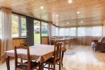 پانسیون Luka Guest House
