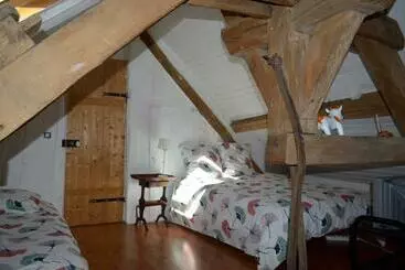 Pensione Room In Guest Room   Maison Lamerique Welcome You To One Of Their Room Dogs Are Also Welcomed