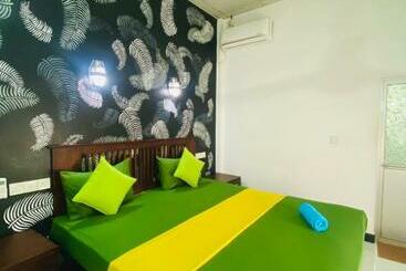 펜션 Thambara Gueust House