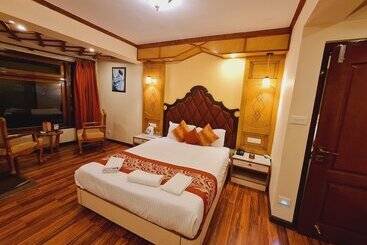 Hotel Omega Residency