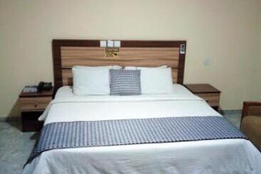 پانسیون Room In Lodge   Lois Hotel Abuja