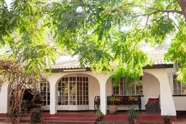 تختخواب و صبحانه The Ad Lib Executive Lodge