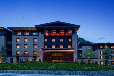 בית מלון כפרי Hilton Garden Inn Jiuzhaigou