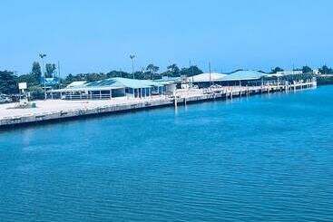 هتل Los Guacamayos La Ceiba