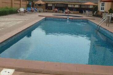 پانسیون Room In Lodge Bellwood Hotel Limited