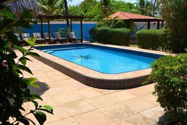 הוסטל Pousada Arco Mundial