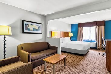 هتل Quality Inn & Suites Airport North - Stone Oak