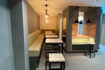 هتل آپارتمان Super Seven Inn