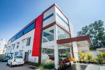 호텔 Collection O  Cosmopolitan