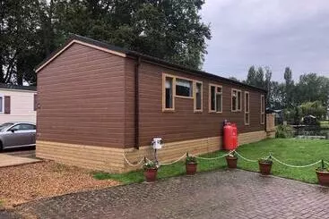 ホテル Beautiful And Tranquil Lakeside Lodge Sleeps 5