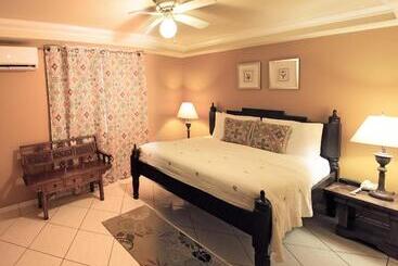 בית מלון כפרי Aruba Surfside Marina