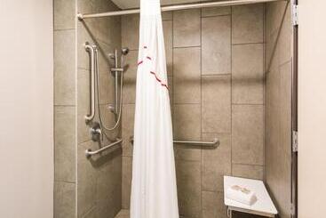 Отель Red Roof Inn Chester