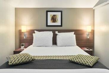 Отель Zenitude Hôtel Résidences Roissy Village