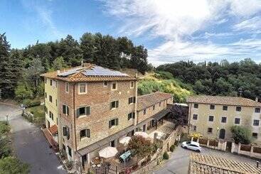 Spacious Cottage In Palaia With Private Pool